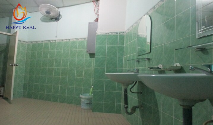 Toilet của tòa nhà văn phòng Duy Tân Plaza sạch sẽ