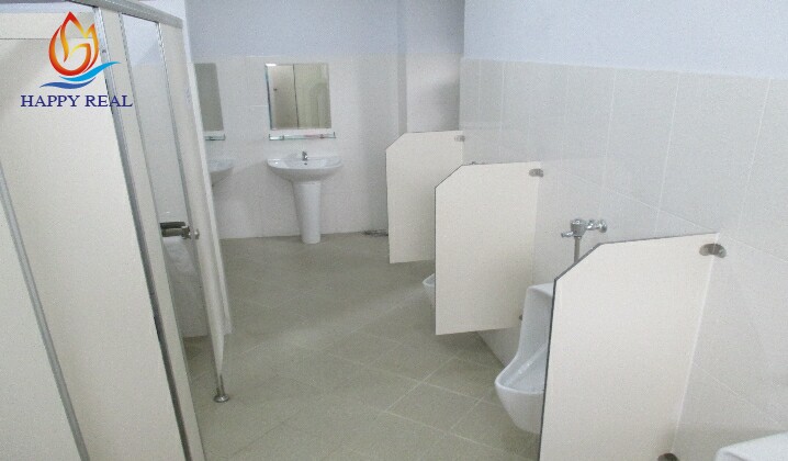 Tòa nhà Thủy Lợi Building sử dụng 2 hệ thống toilet nam nữ riêng
