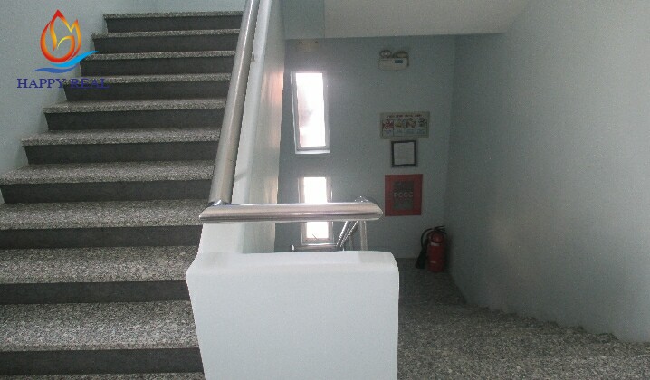 Hình ảnh cầu thang bộ bên trong tòa nhà V Building