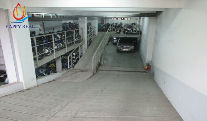 Lối xuống hầm gửi xe